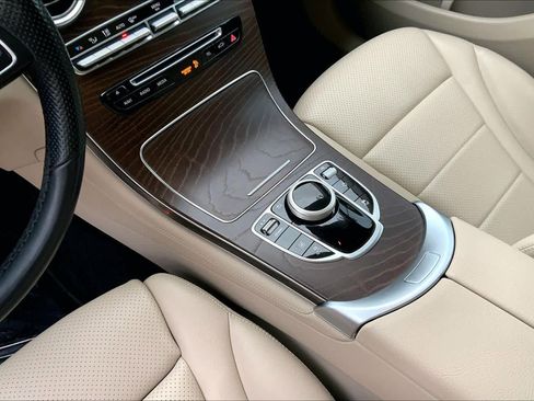 Used 2019 Mercedes-Benz GLC 350e 4MATIC w/ Premium Package image 16