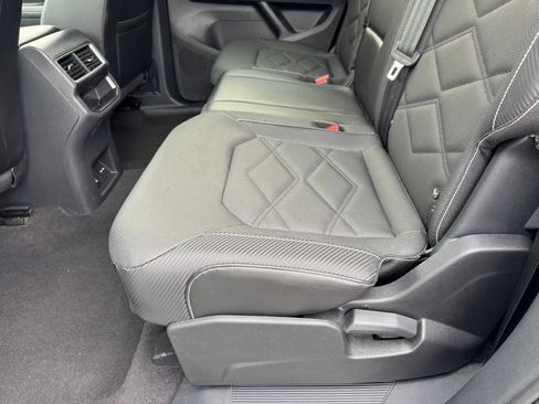 Used 2024 Volkswagen Atlas Cross Sport SE AWD/4WD image 17