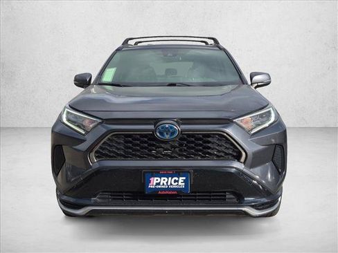 Used 2021 Toyota RAV4 SE w/ Weather & Moonroof Package AWD/4WD image 2