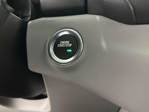 Used 2024 GMC Terrain SLT w/ Tech Package image 17