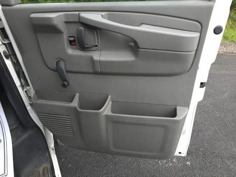 Used 2004 GMC Savana 3500 image 13