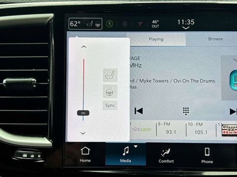 Used 2025 Chrysler Pacifica Select FWD image 25