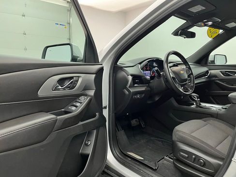 Used 2022 Chevrolet Traverse LT w/ LPO, Floor Liner Package image 16