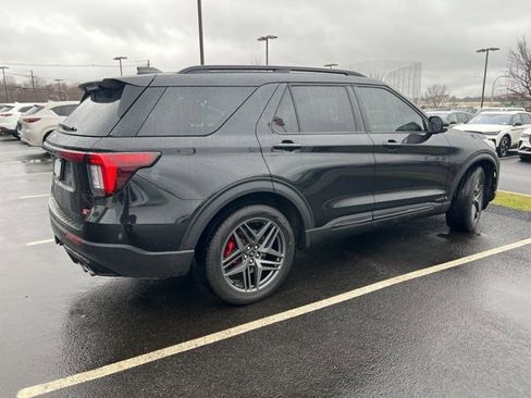 Used 2025 Ford Explorer ST image 4