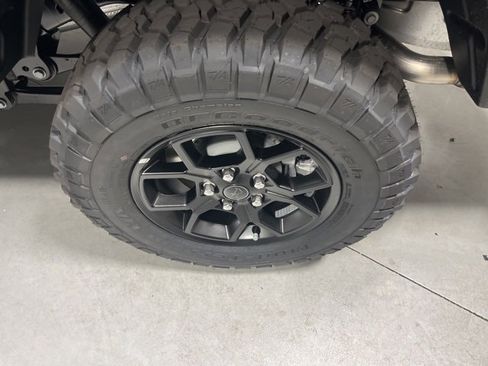 New 2025 Jeep Gladiator Sport image 28