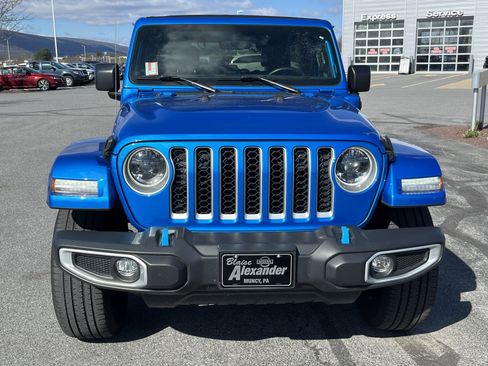 Used 2023 Jeep Wrangler Unlimited Sahara w/ Cold Weather Group AWD/4WD image 9