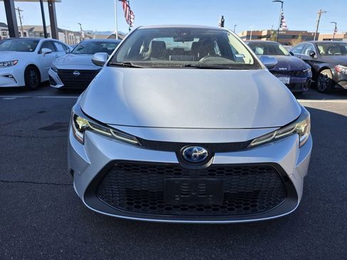 Used 2021 Toyota Corolla LE image 2