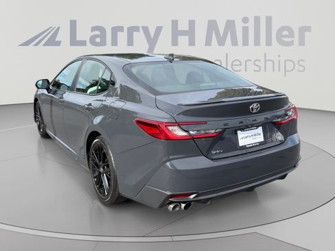 Used 2025 Toyota Camry SE FWD image 3