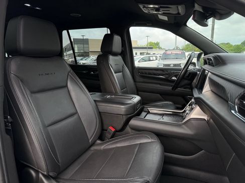 Used 2023 GMC Yukon Denali AWD/4WD image 28