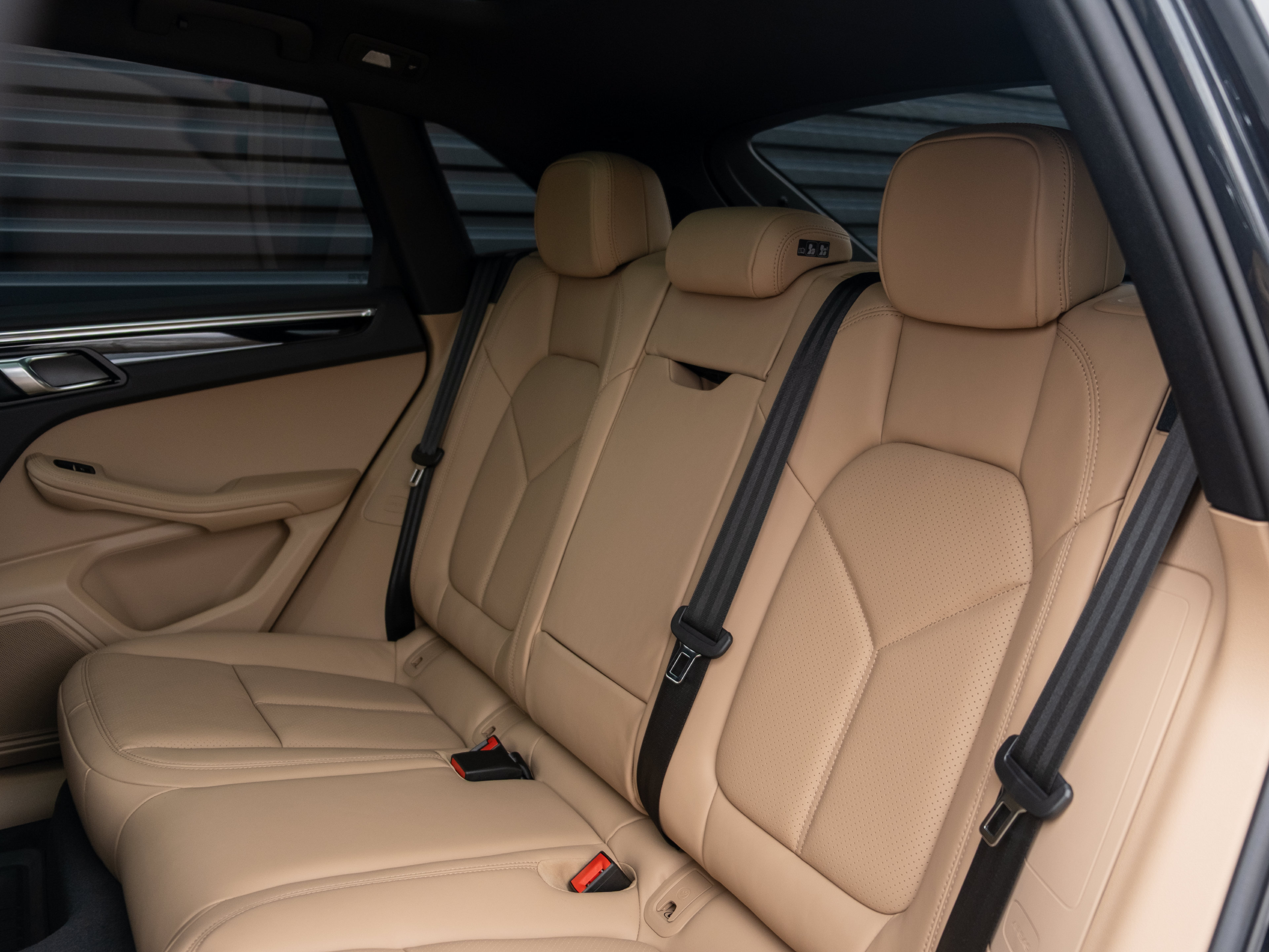 Certified 2026 Porsche Macan AWD/4WD image 37