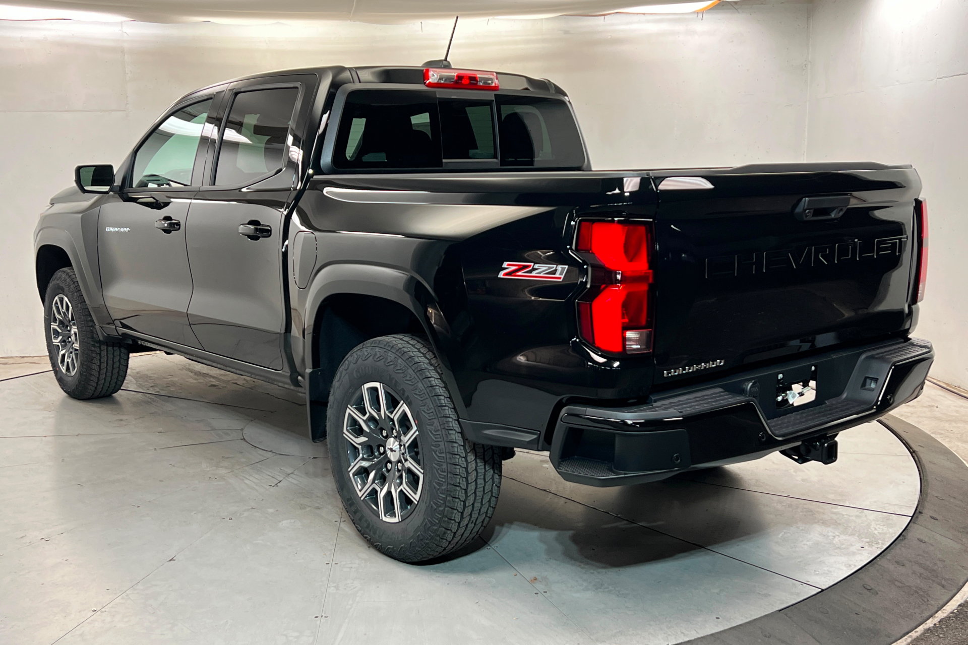 New 2026 Chevrolet Colorado Z71 w/ Technology Package AWD/4WD image 3