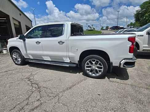 Used 2019 Chevrolet Silverado 1500 High Country w/ Safety Package II AWD/4WD image 4