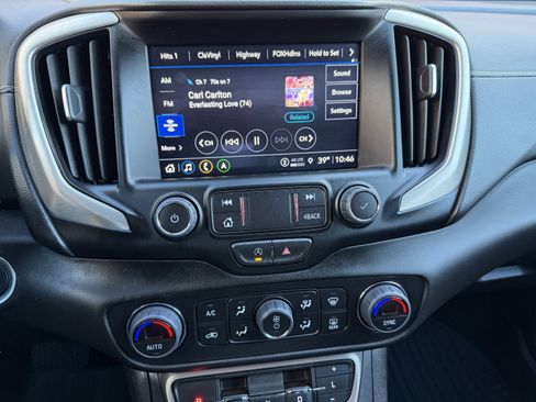 Used 2024 GMC Terrain Denali w/ Denali Premium Package image 32