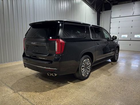 Used 2024 GMC Yukon XL Denali Ultimate AWD/4WD image 6