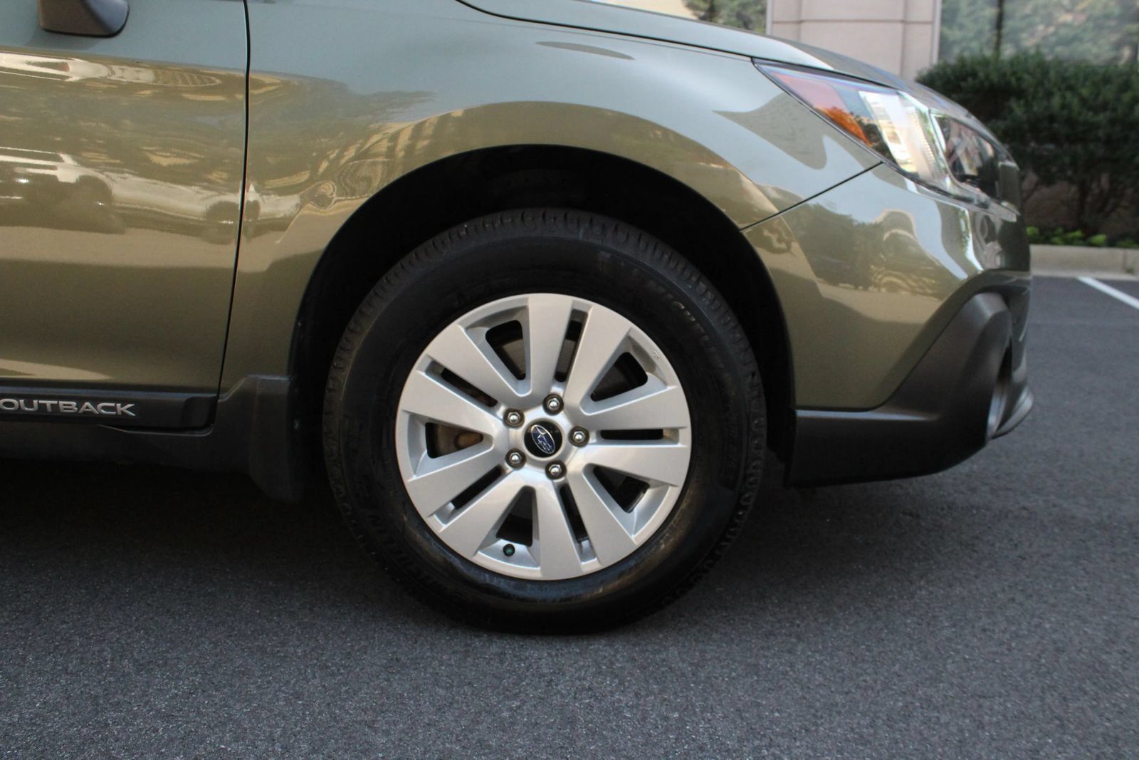 Used 2019 Subaru Outback 2.5i Premium AWD/4WD image 4
