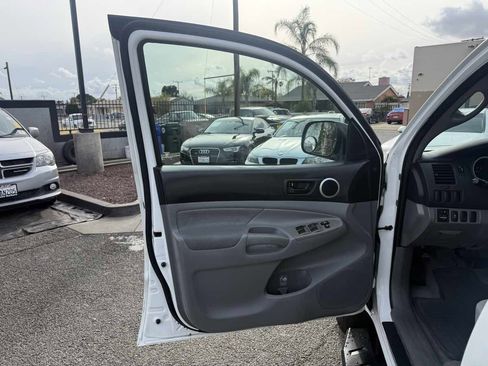 Used 2011 Toyota Tacoma PreRunner w/ SR5 Pkg #2 image 6