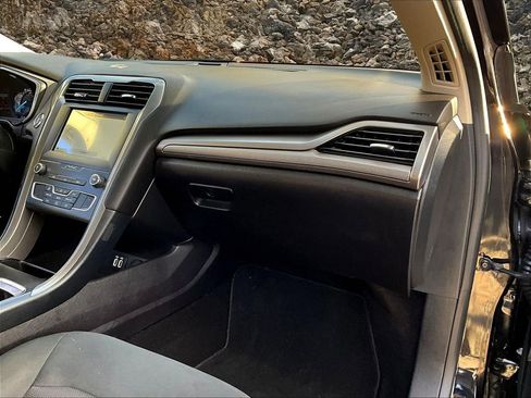 Used 2019 Ford Fusion SE image 15