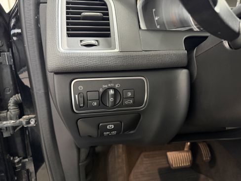 Used 2015 Volvo XC60 T6 Platinum FWD image 11