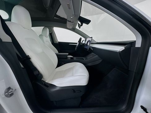 Used 2023 Tesla Model Y Long Range image 31