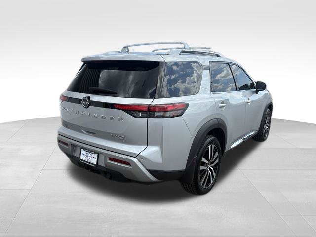Used 2024 Nissan Pathfinder Platinum AWD/4WD image 2