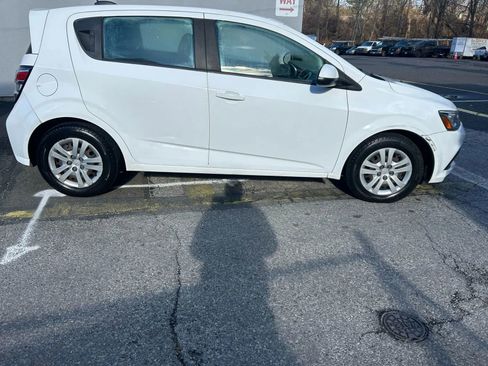 Used 2017 Chevrolet Sonic LT image 3