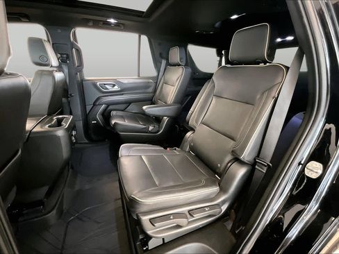 Used 2021 Chevrolet Tahoe Premier w/ Premium Package RWD image 17