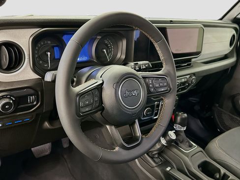 Used 2024 Jeep Wrangler Unlimited w/ Convenience Group AWD/4WD image 18