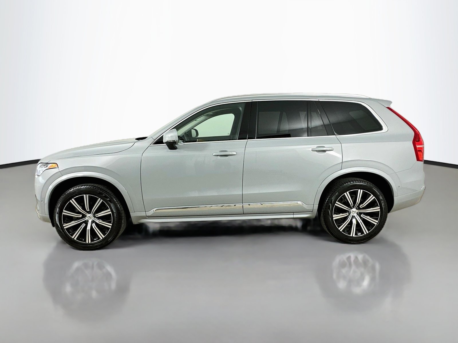 Certified 2025 Volvo XC90 B6 Plus AWD/4WD image 8