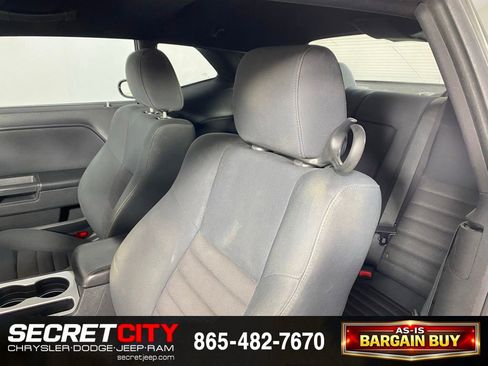 Used 2010 Dodge Challenger SE RWD image 10