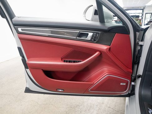 Used 2020 Porsche Panamera GTS image 18