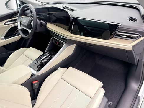 Certified 2025 Audi Q5 Premium Plus w/ Premium Plus AWD/4WD image 17