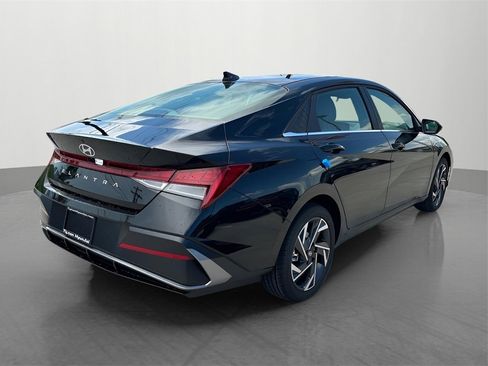 Used 2024 Hyundai Elantra SEL w/ Convenience Package image 6