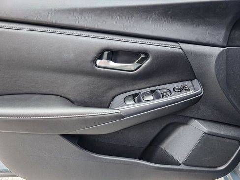 Used 2024 Nissan Sentra SV FWD image 11