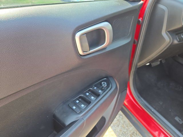 Used 2025 Hyundai Venue SEL FWD image 14
