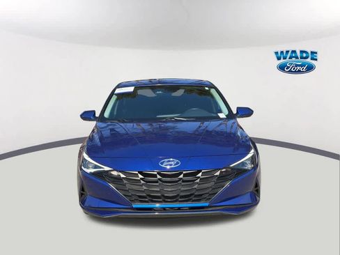 Used 2023 Hyundai Elantra SE image 2