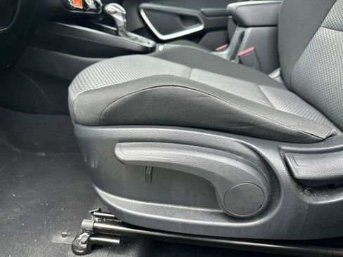 Used 2025 Kia Soul LX w/ LX Technology Package FWD image 15
