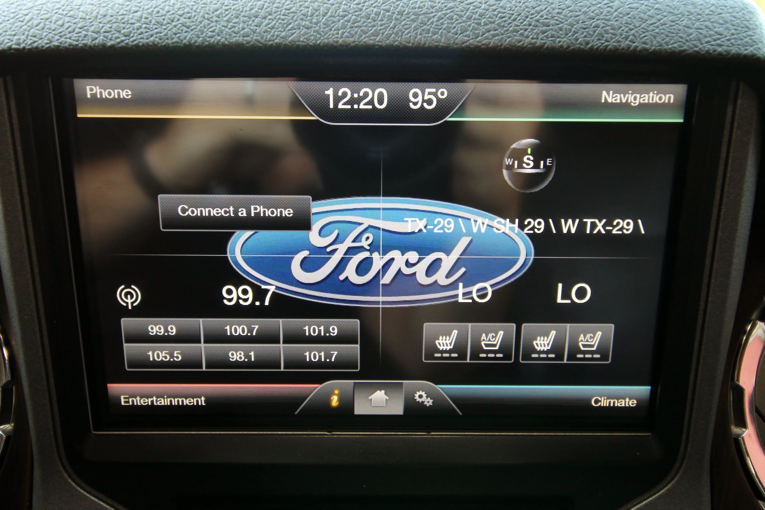 Used 2015 Ford F250 Lariat w/ Lariat Ultimate Package AWD/4WD image 29