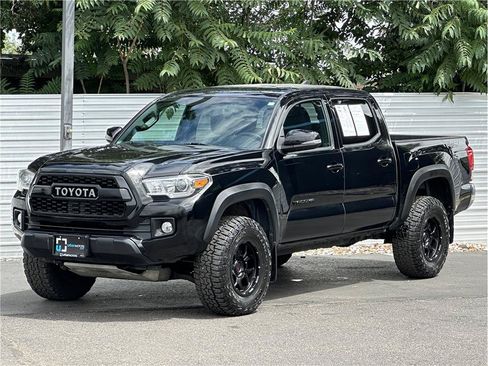 Used 2017 Toyota Tacoma TRD Off-Road w/ Tow Package (A/T) AWD/4WD image 6