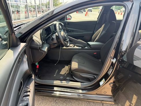 Used 2025 Hyundai Elantra Sport FWD image 6