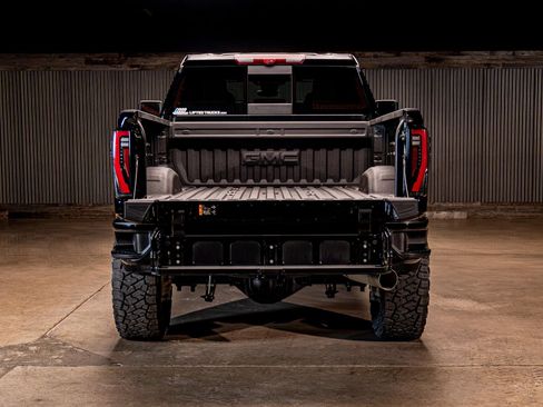 Used 2026 GMC Sierra 3500 AT4 w/ AT4 Premium Plus Package AWD/4WD image 9