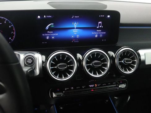 Certified 2022 Mercedes-Benz GLB 250 image 11