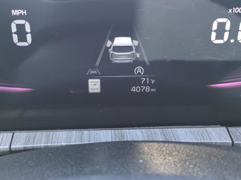 Used 2025 Kia Telluride EX w/ EX Captain's Chair Package image 26