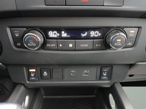 Used 2024 Nissan Frontier SL image 17