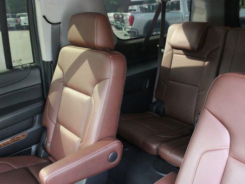 Used 2020 Chevrolet Suburban Premier w/ Premier Plus Edition AWD/4WD image 36