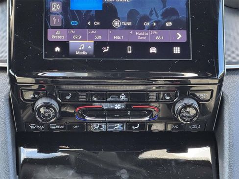 New 2025 Jeep Grand Cherokee Altitude image 19