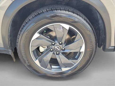 Used 2024 Nissan Rogue SV AWD/4WD image 24
