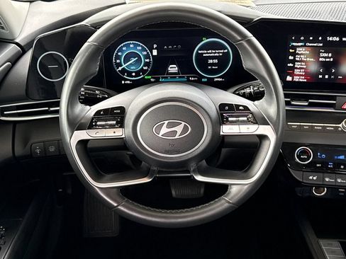 Used 2025 Hyundai Elantra Limited FWD image 21