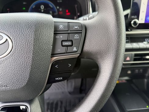 Used 2025 Toyota Camry LE FWD image 21
