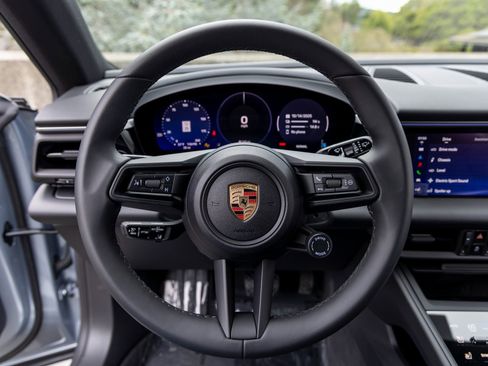 New 2025 Porsche Macan Electric image 31