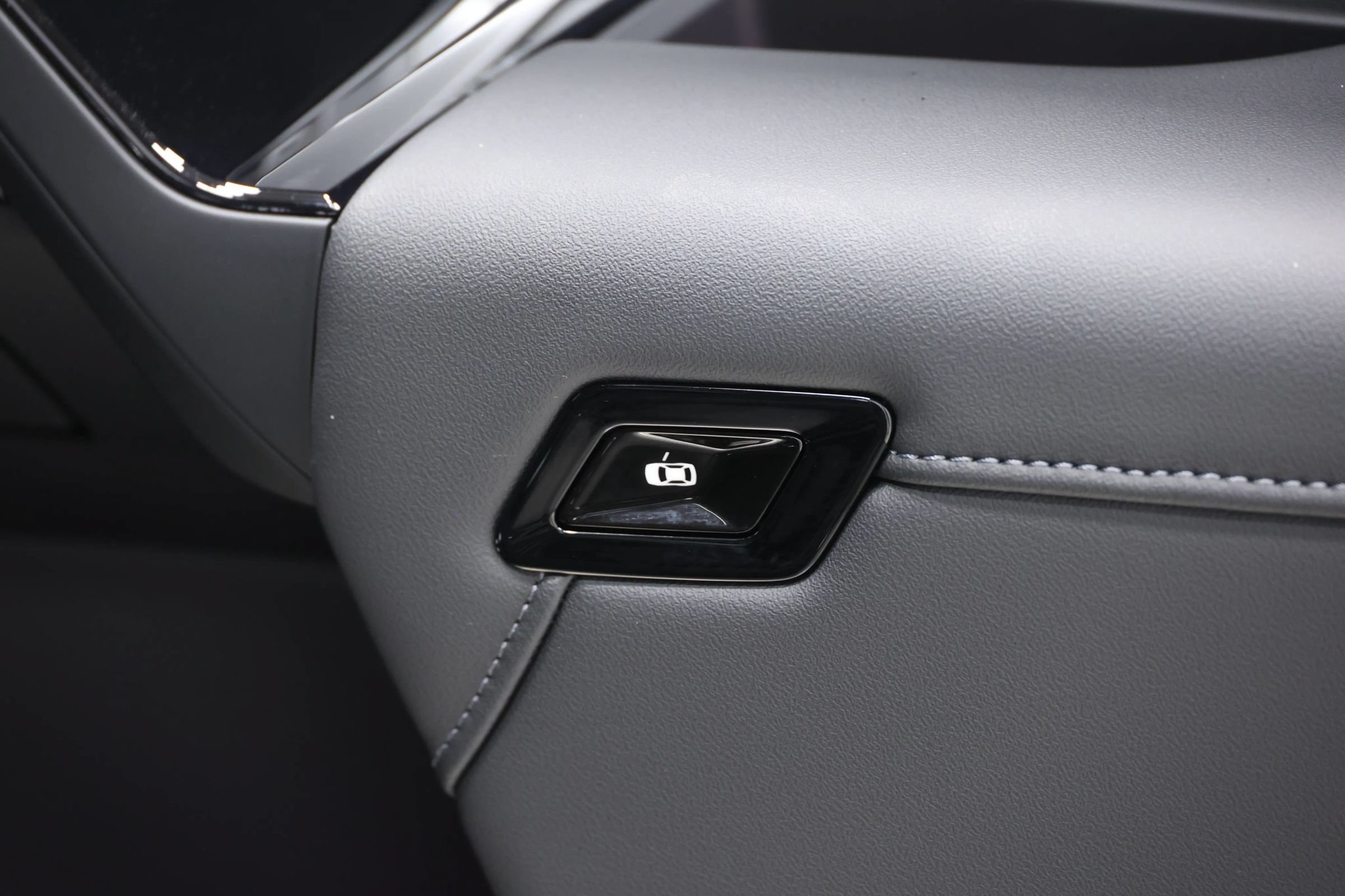 Used 2025 BMW 740i RWD image 81